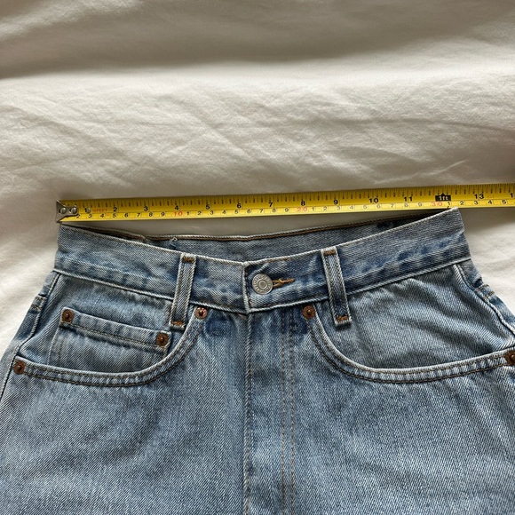 Vintage Levi’s Jean Shorts - Picture 5 of 6